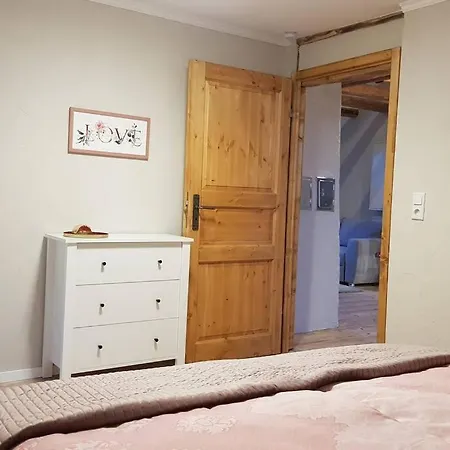 Altes Schreiner Haus In Der Vulkaneifel * Brockscheid