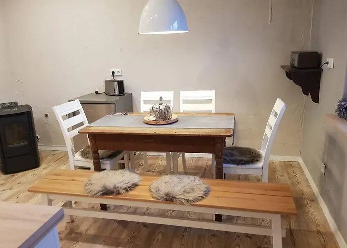 Altes Schreiner Haus In Der Vulkaneifel *